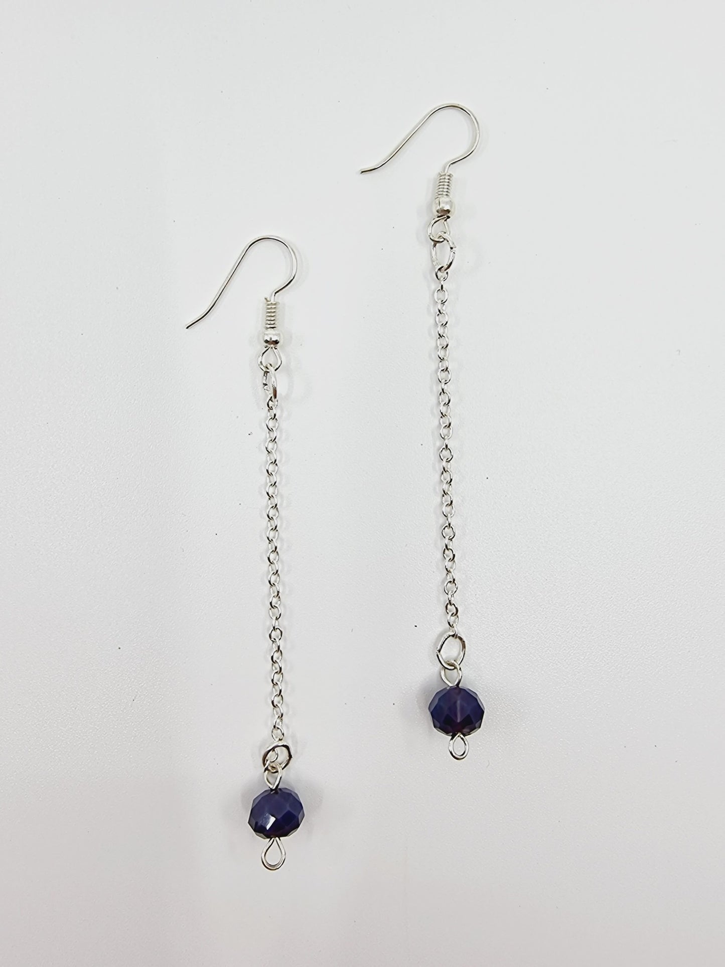 Boucles d'oreilles longues - boule violette
