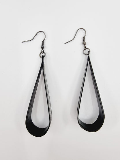 Boucles d'oreilles longues - noires à paillettes argentées