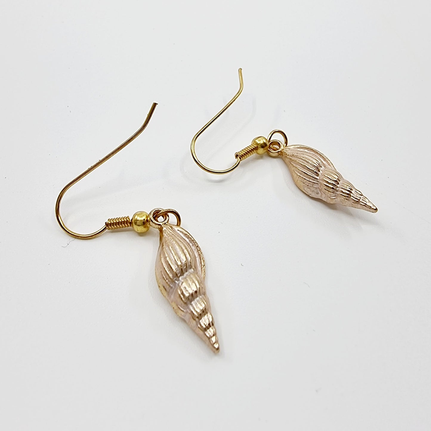 Boucles d'oreilles coquillage - sable/doré