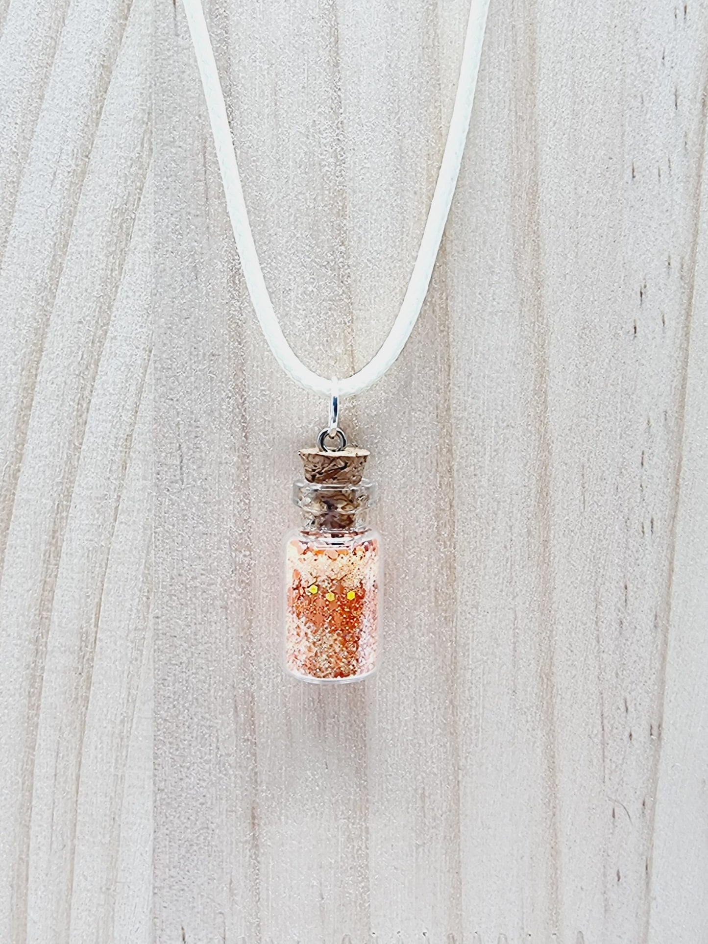 Collier fiole - paillettes orangées