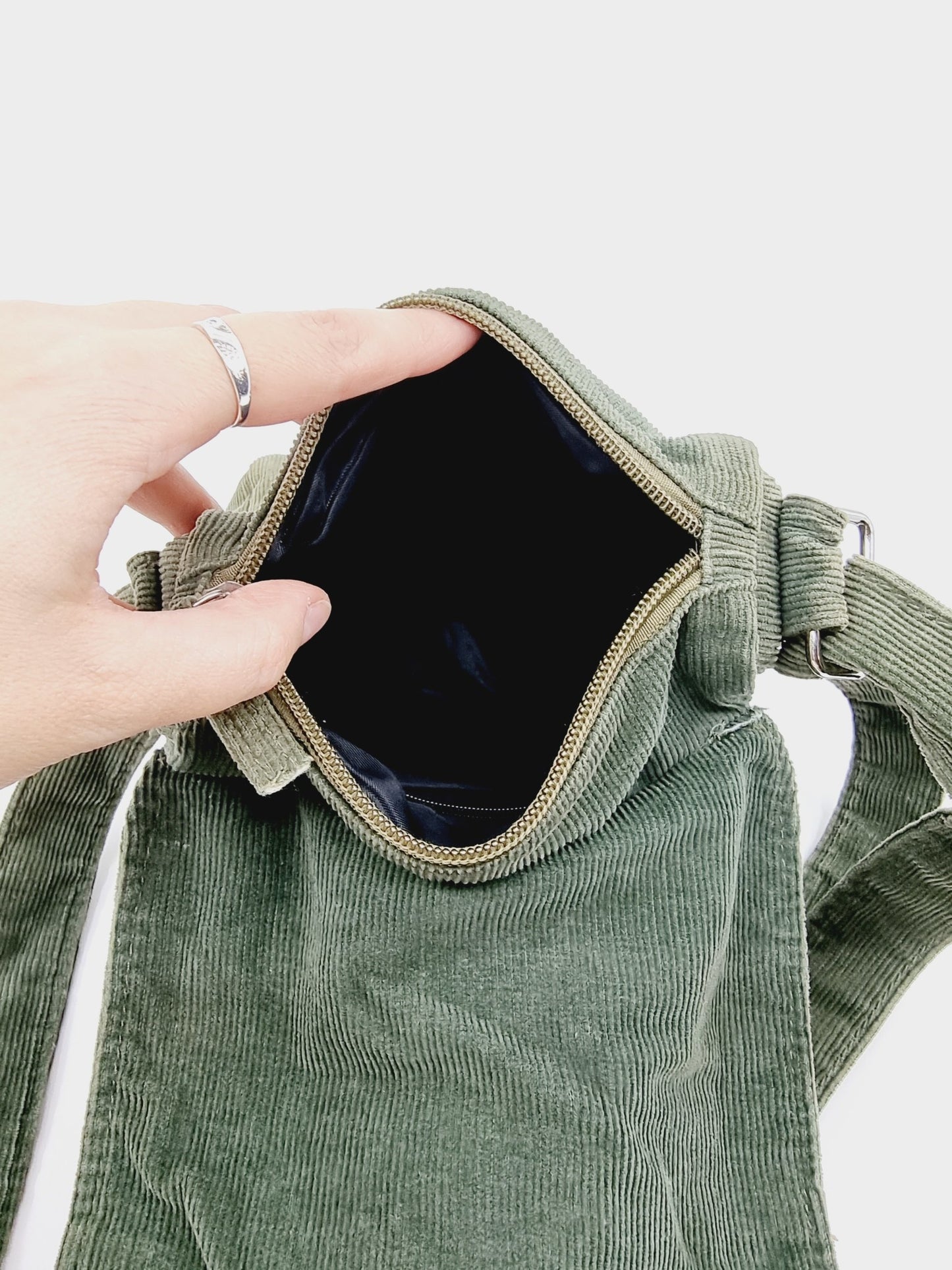 Sac bandoulière en tissu kaki