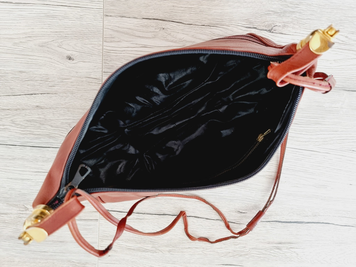 Sac croissant de lune en cuir