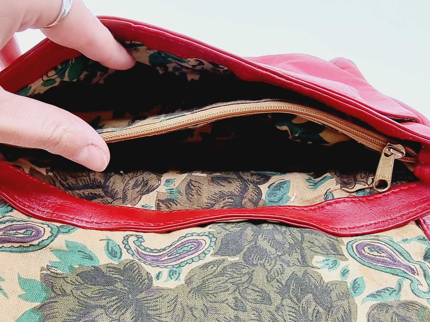 Sac rectangulaire en cuir rouge