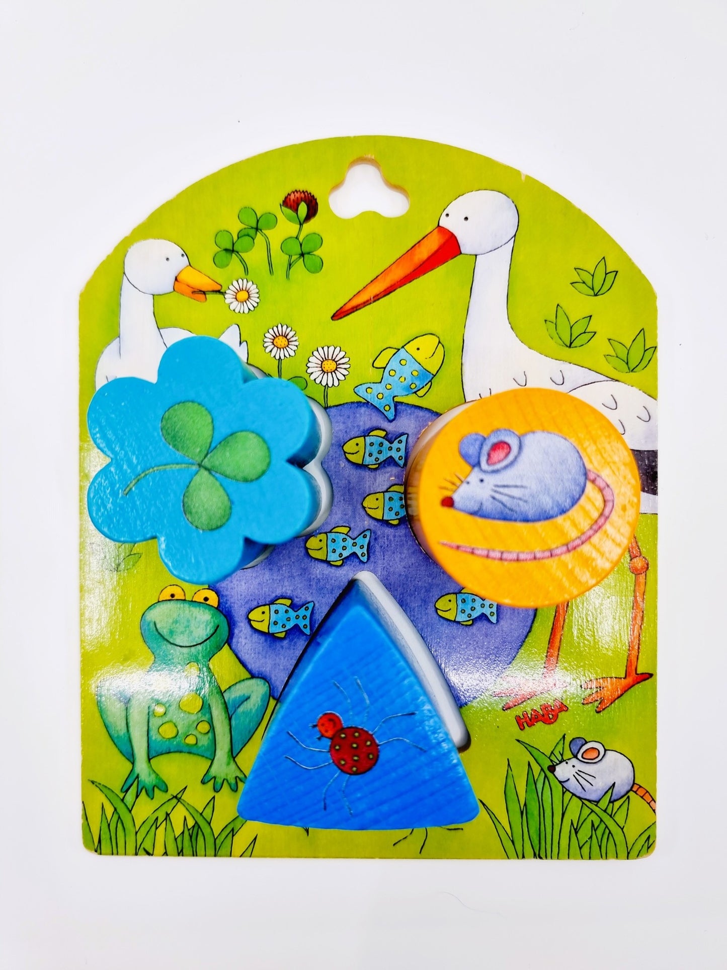 Maison d'éveil avec formes en bois