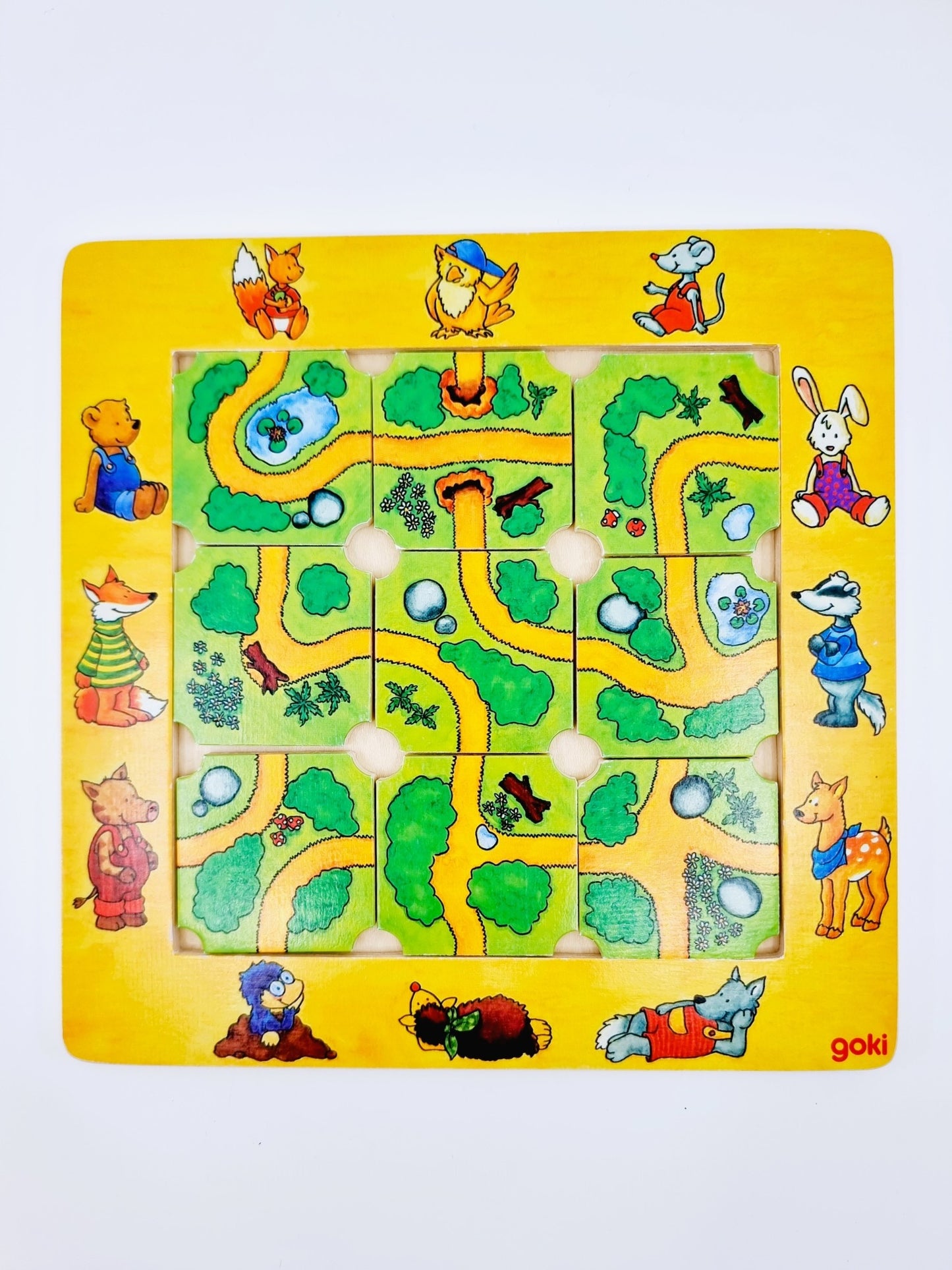 Trouve le chemin à travers la forêt