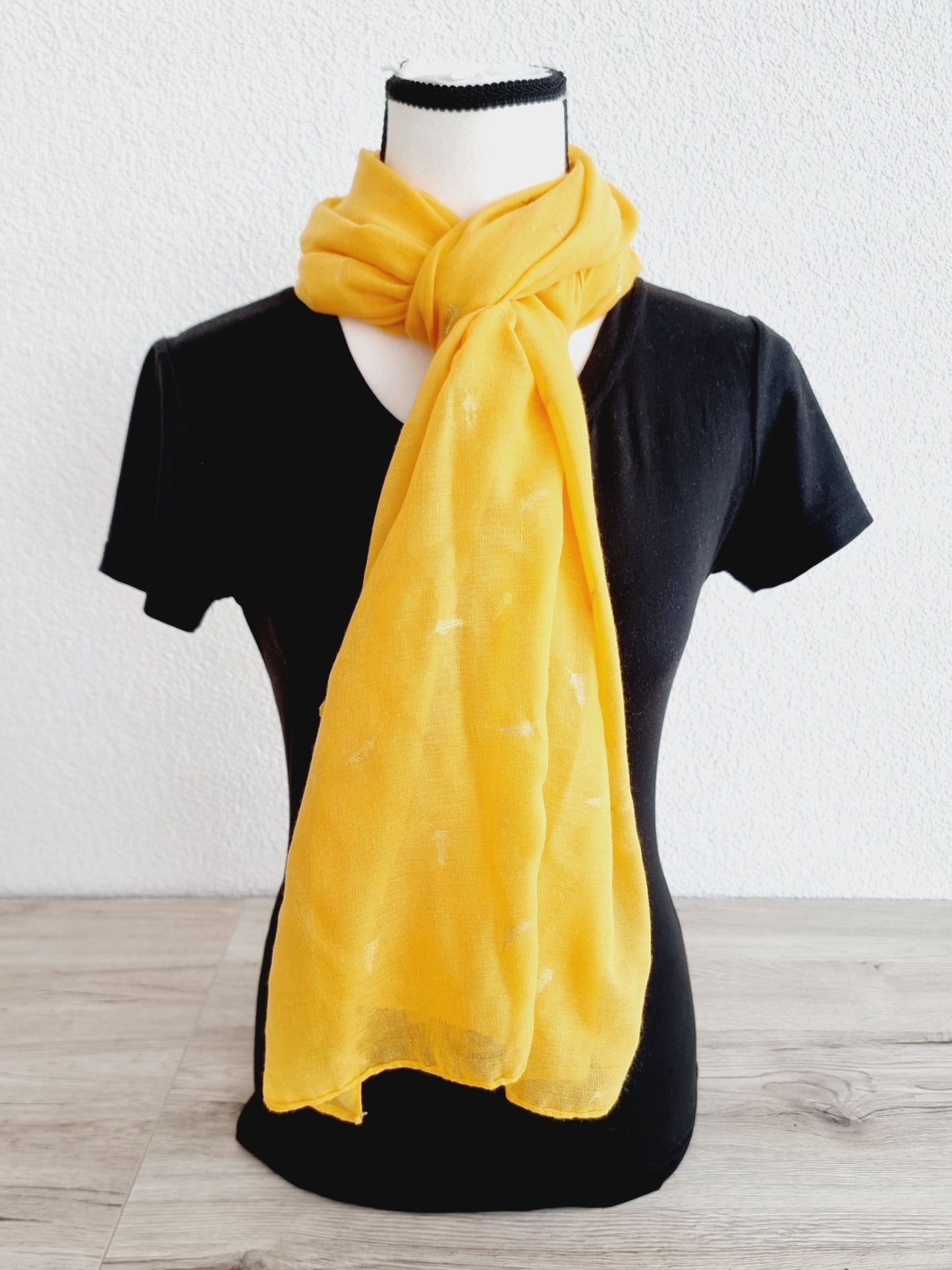 Foulard jaune imprimé plume