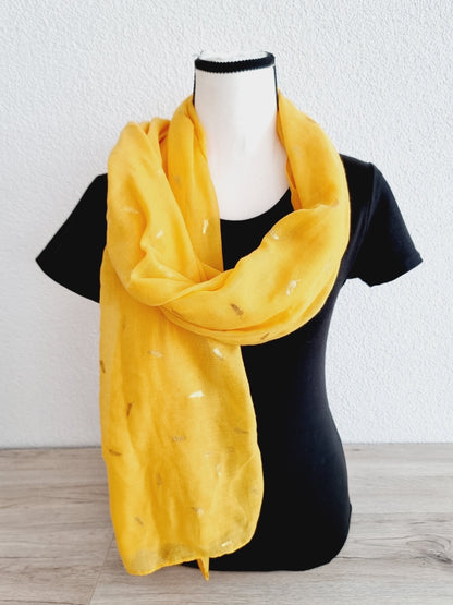 Foulard jaune imprimé plume