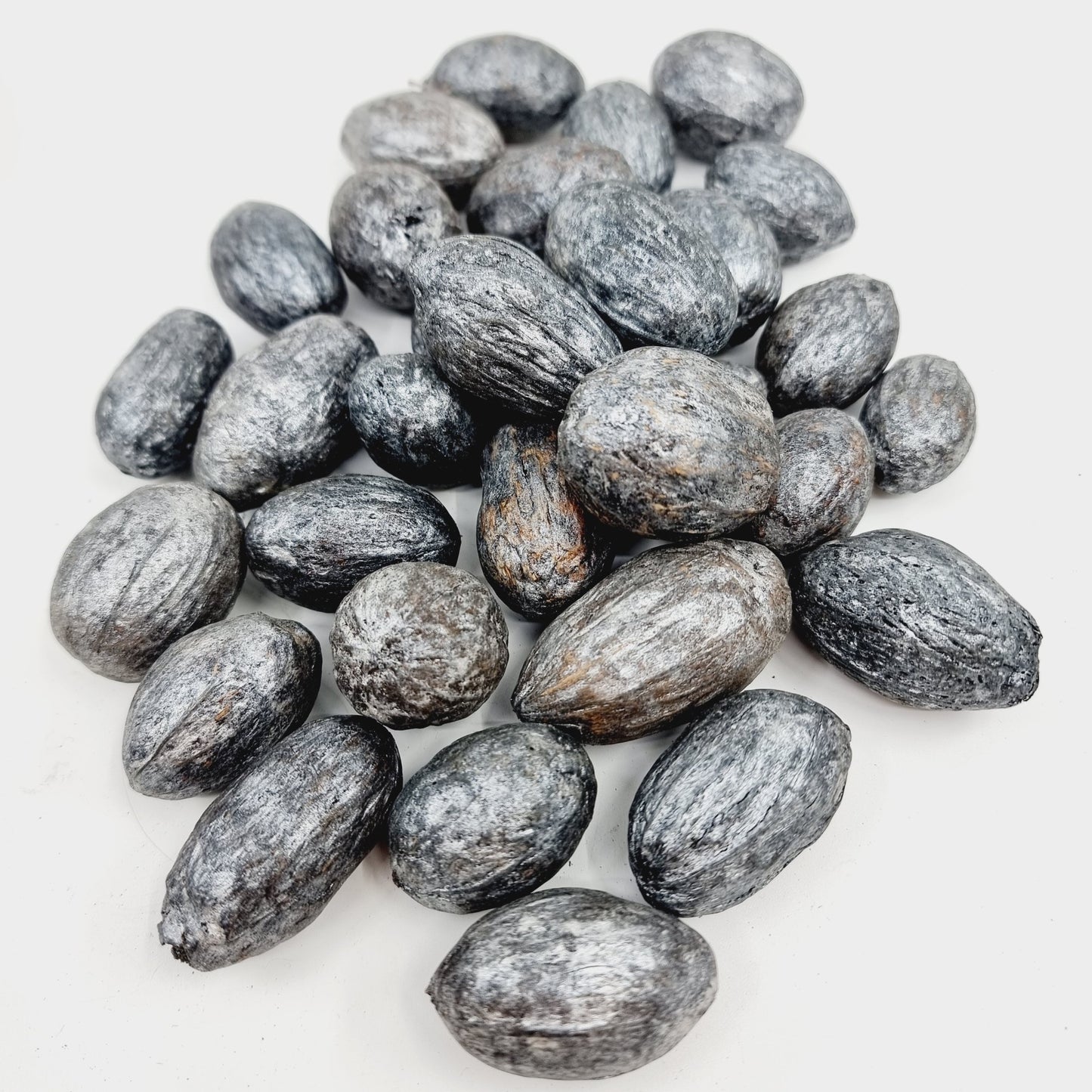 Vase avec boules décoratives (49 pièces)