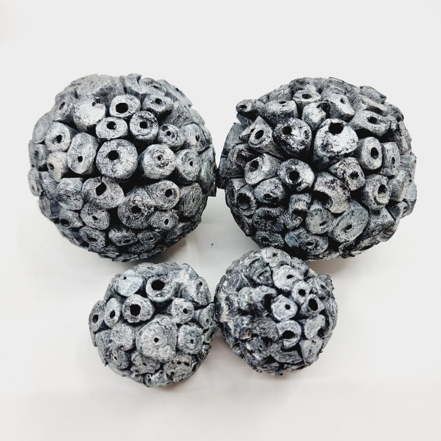 Vase avec boules décoratives (49 pièces)