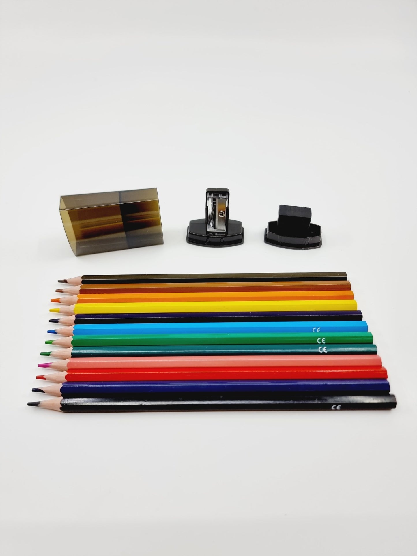 Crayons de couleur avec taille-crayon/gomme - noir