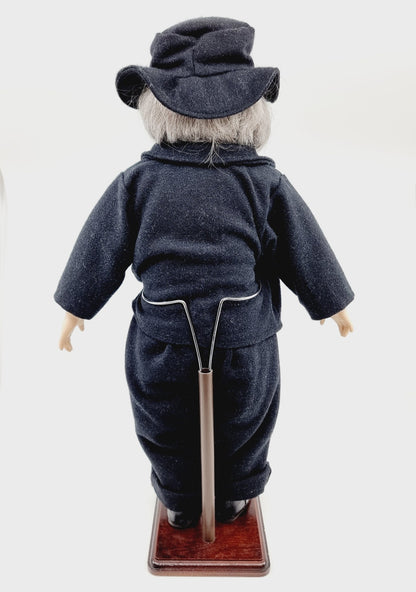 Poupée en porcelaine 45 cm - Dandy Victorien