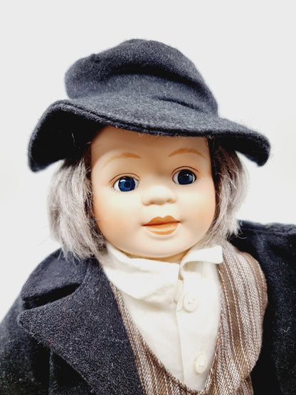 Poupée en porcelaine 45 cm - Dandy Victorien