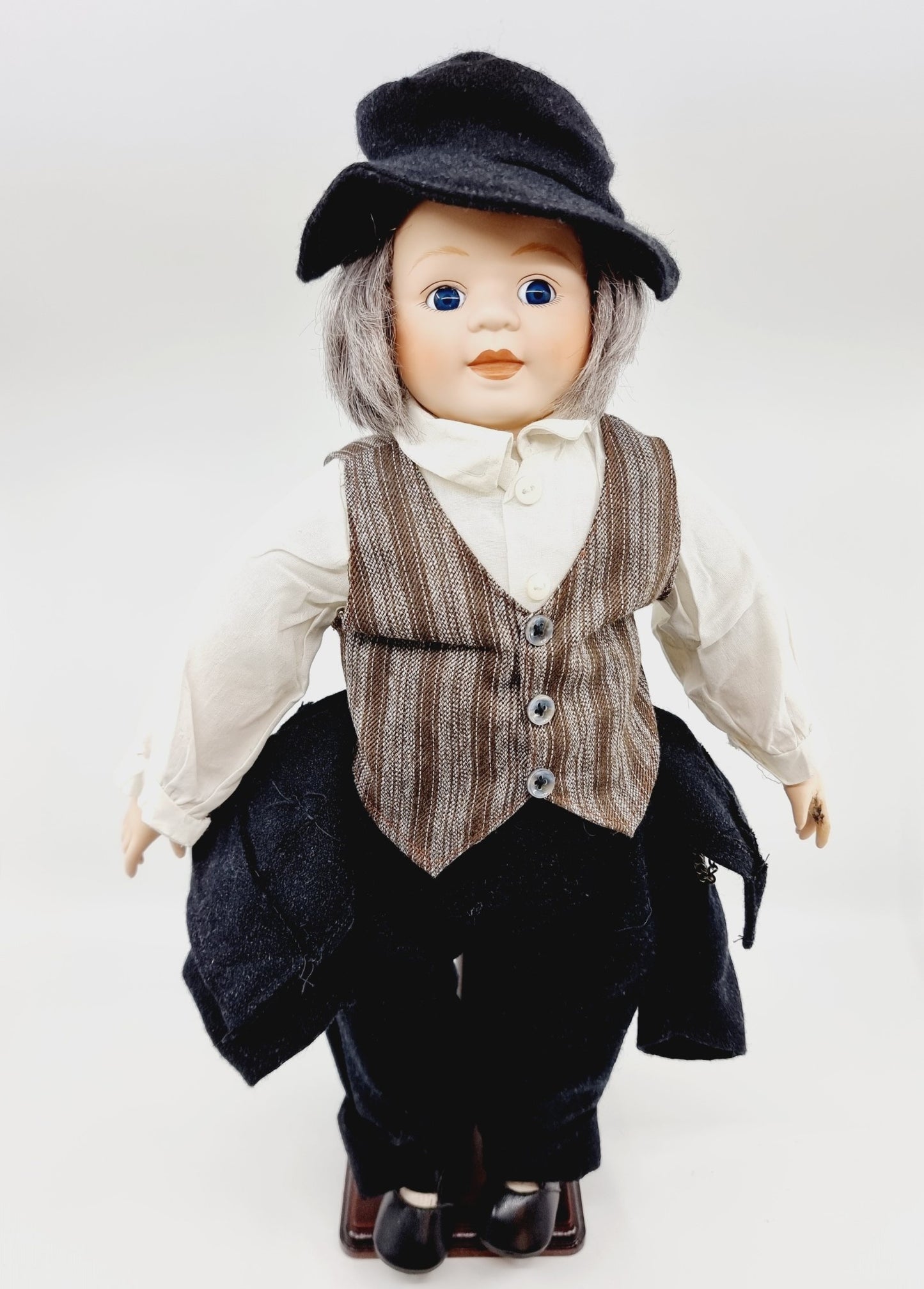 Poupée en porcelaine 45 cm - Dandy Victorien