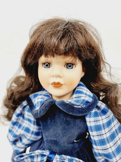 Poupée en porcelaine - Maribelle