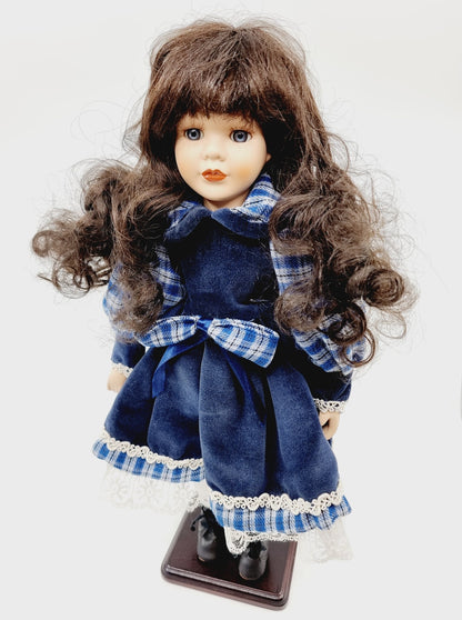 Poupée en porcelaine - Maribelle