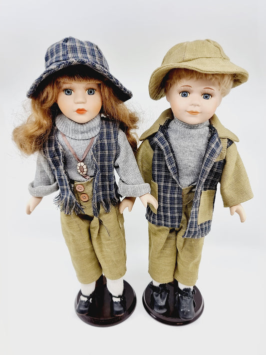 Couple de poupées en porcelaine – Lucie & Gaspard – charme rustique des années 30