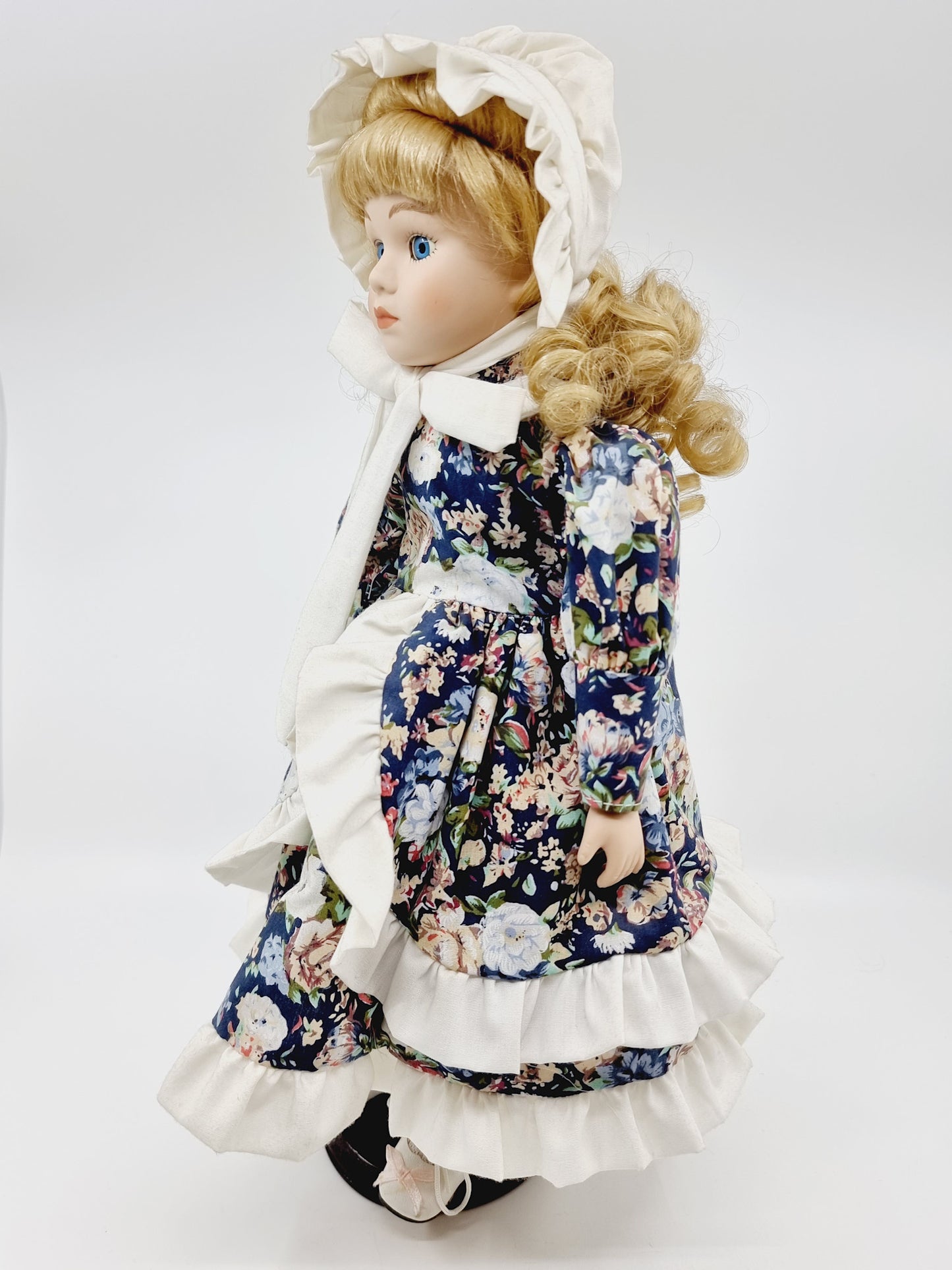 Poupée en porcelaine, Symphony Collection - Ellen