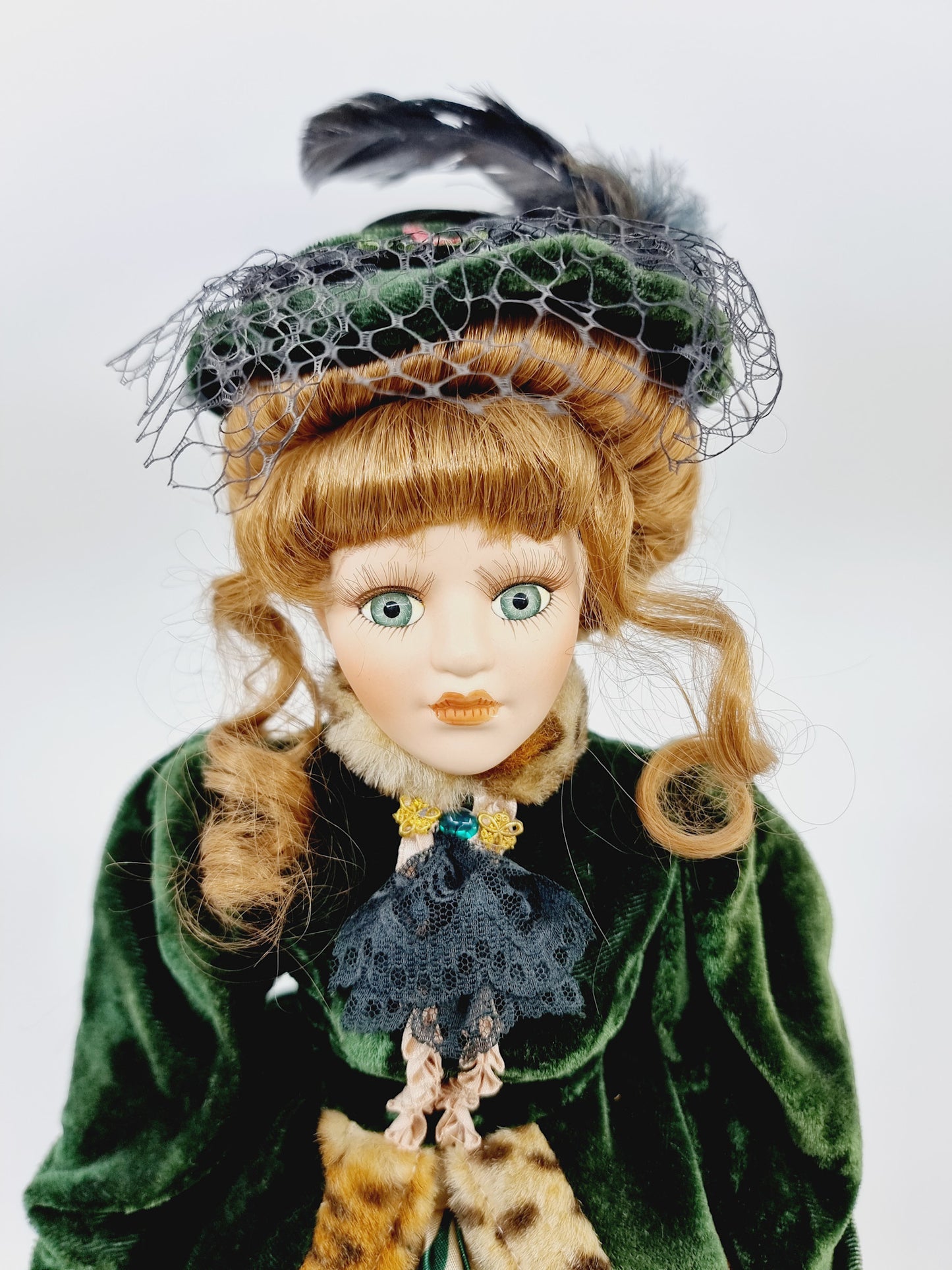 Poupée victorienne en porcelaine - Lady Eugenie