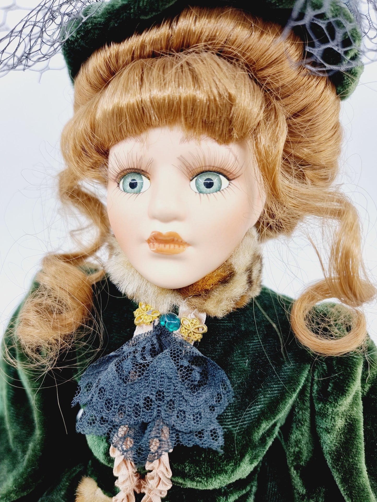 Poupée victorienne en porcelaine - Lady Eugenie