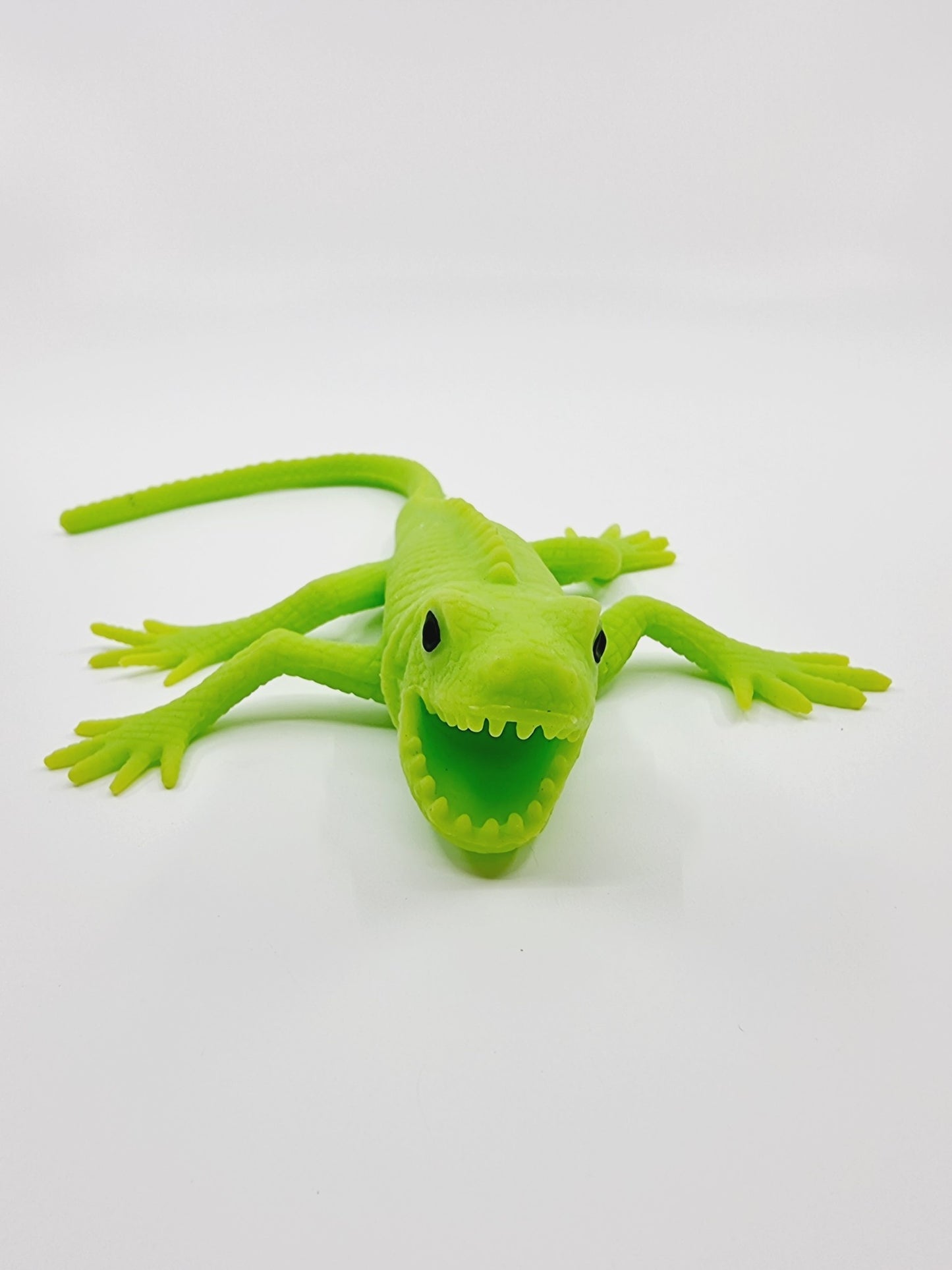 Lézard en plastique