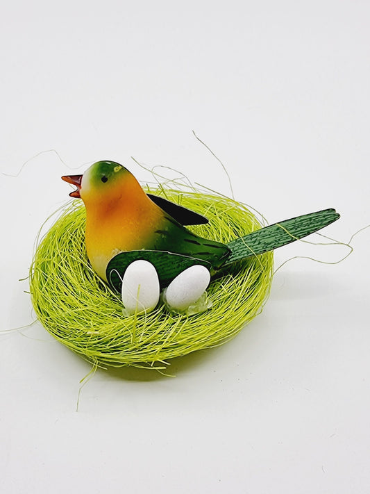 Nid de Pâques avec oiseaux