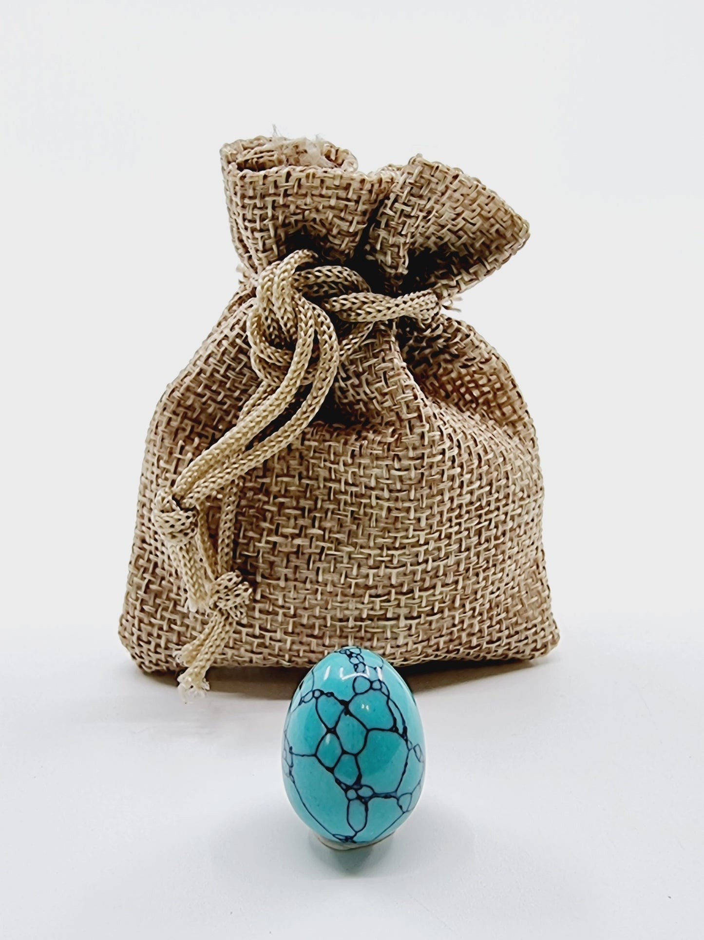 Oeuf en pierre naturelle - Howlite turquoise
