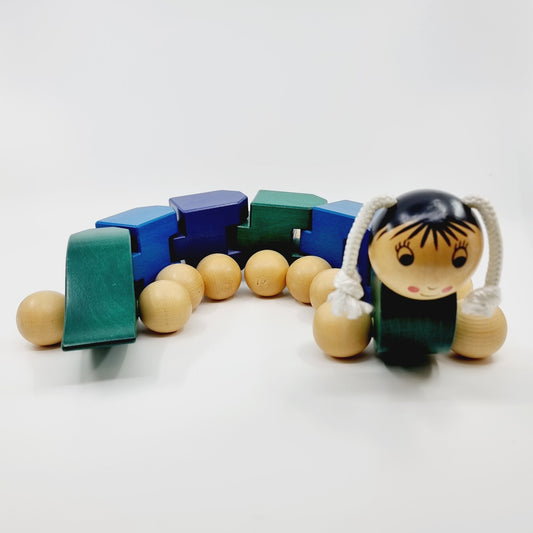 Camille la chenille en bois de Weizenkorn