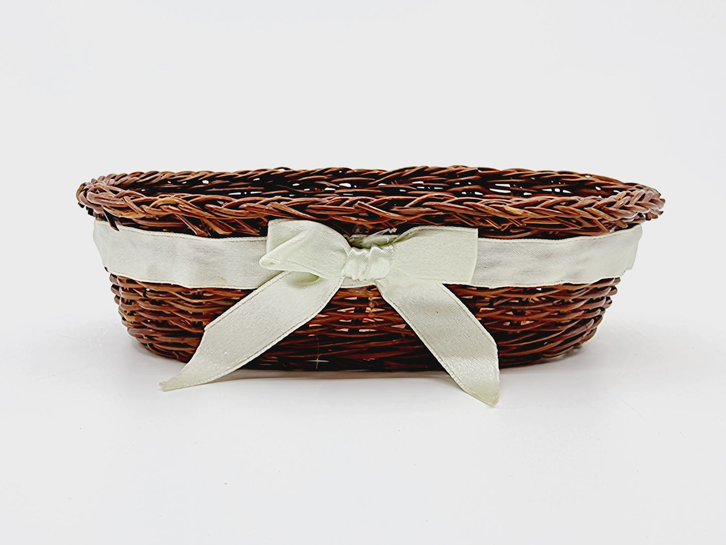 Corbeille en osier avec ruban