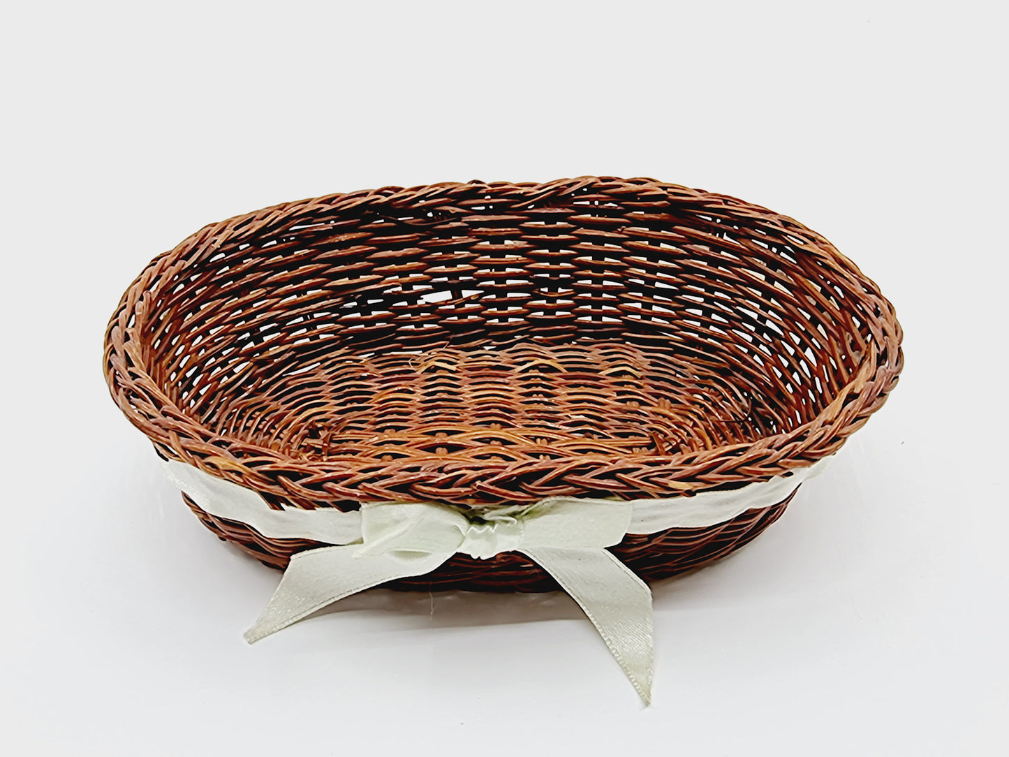 Corbeille en osier avec ruban