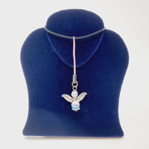 Pendentif ange protecteur – Perles acryliques nacrées