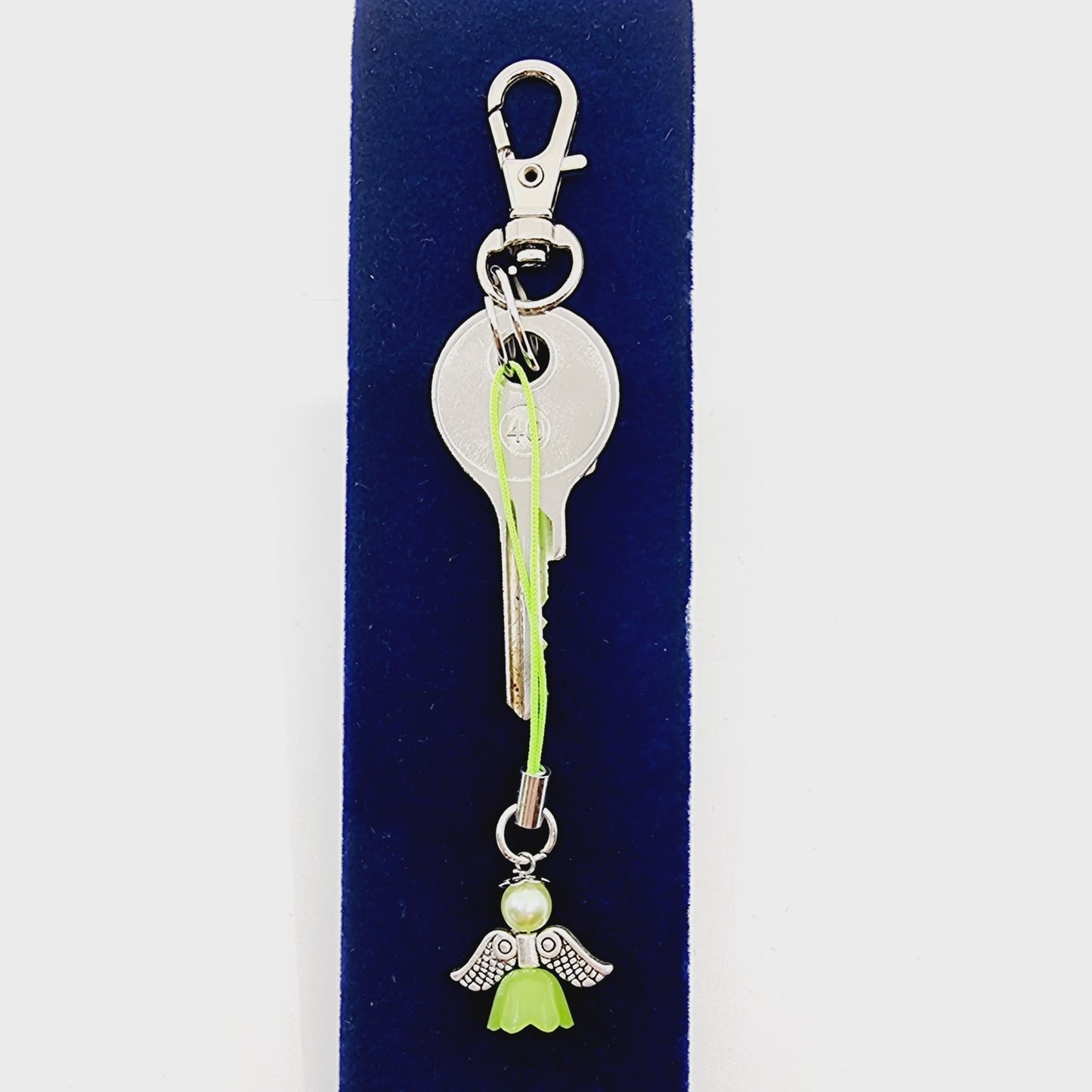 Ange porte-bonheur - Perle acrylique verte