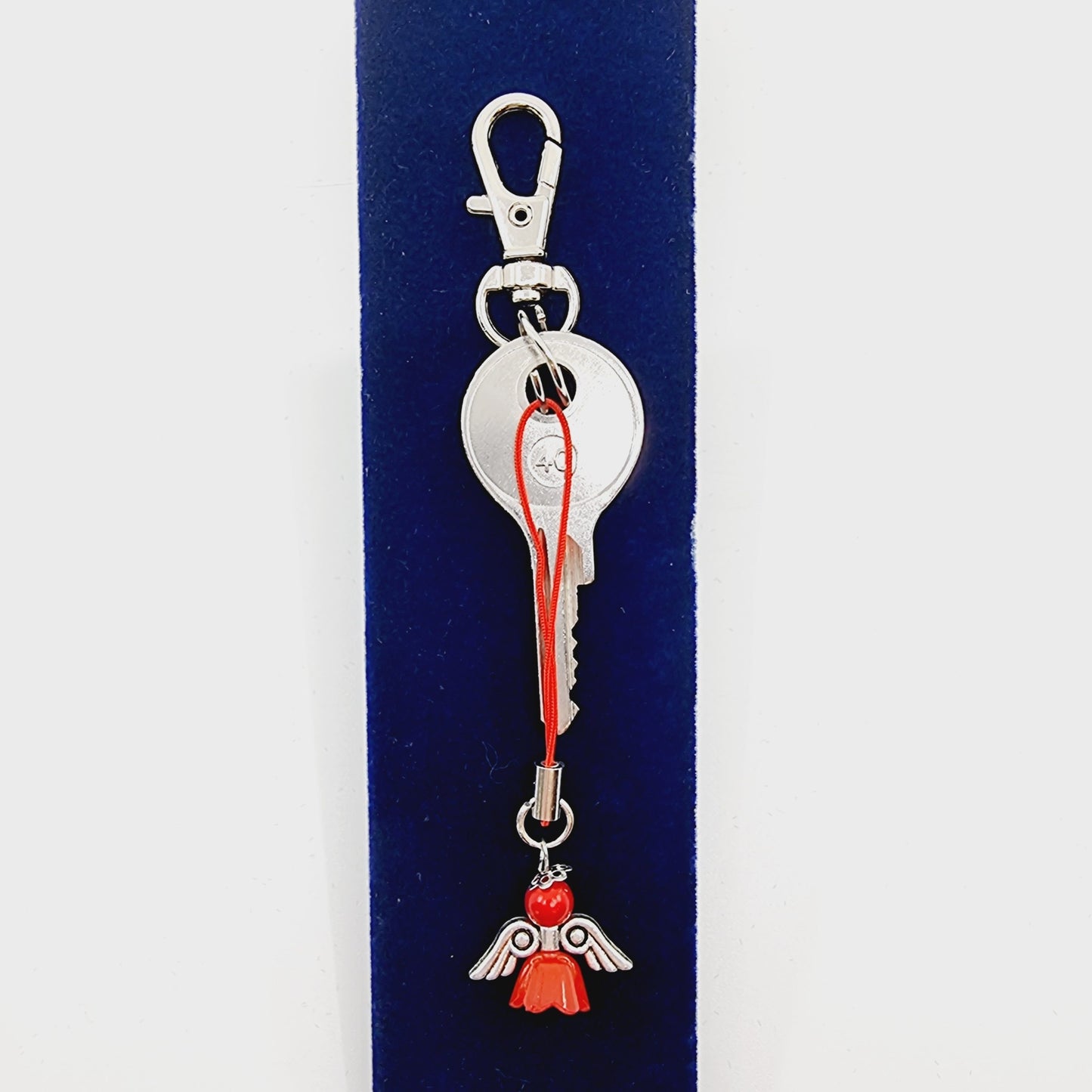 Ange porte-bonheur - Perle acrylique rouge