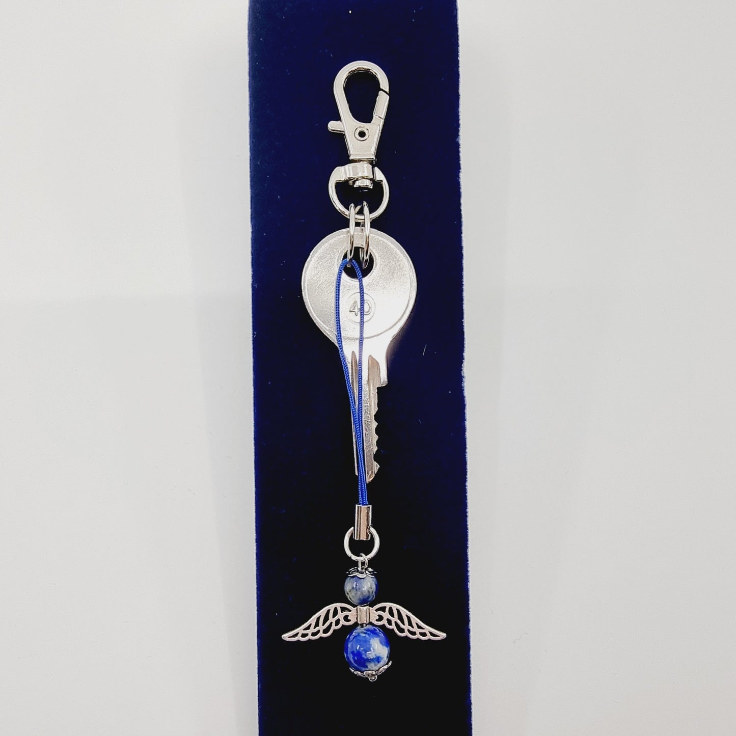 Ange porte-bonheur - Lapis-lazuli avec calcite