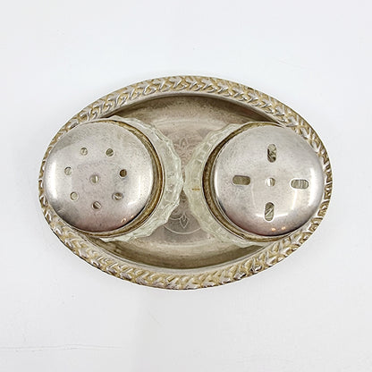 Salière et poivrière vintage en verre avec plateau en métal argenté