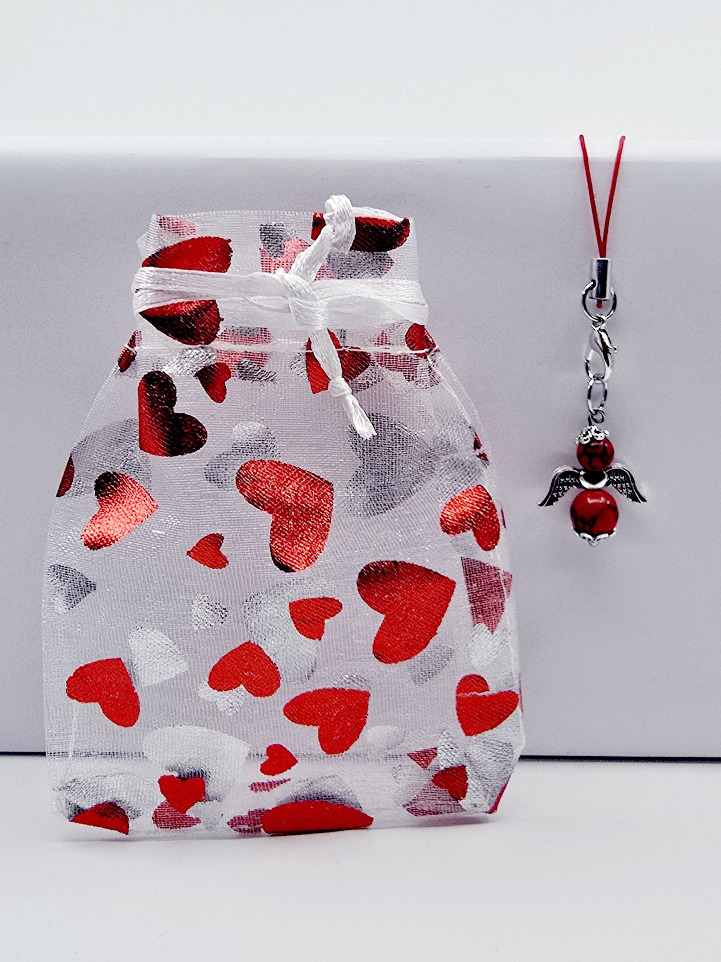 Ange porte-bonheur - Howlite rouge