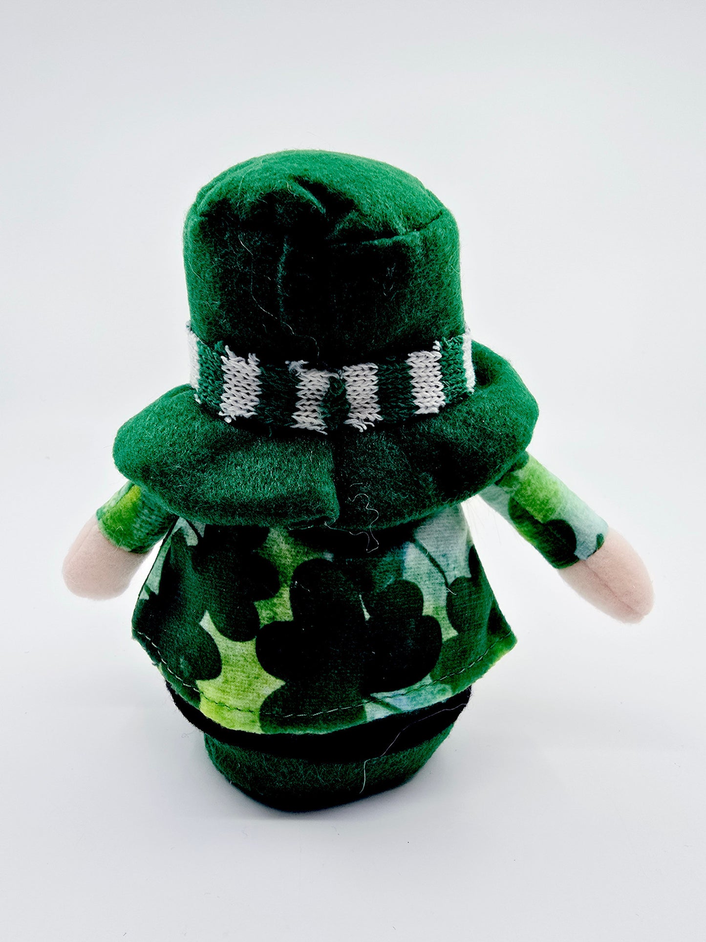 Leprechaun et son chaudron rempli de trésors