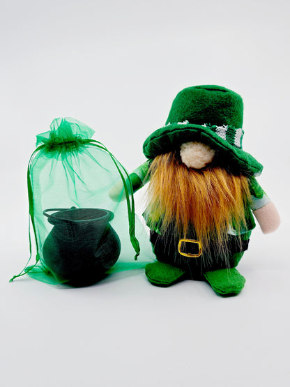 Leprechaun et son chaudron rempli de trésors