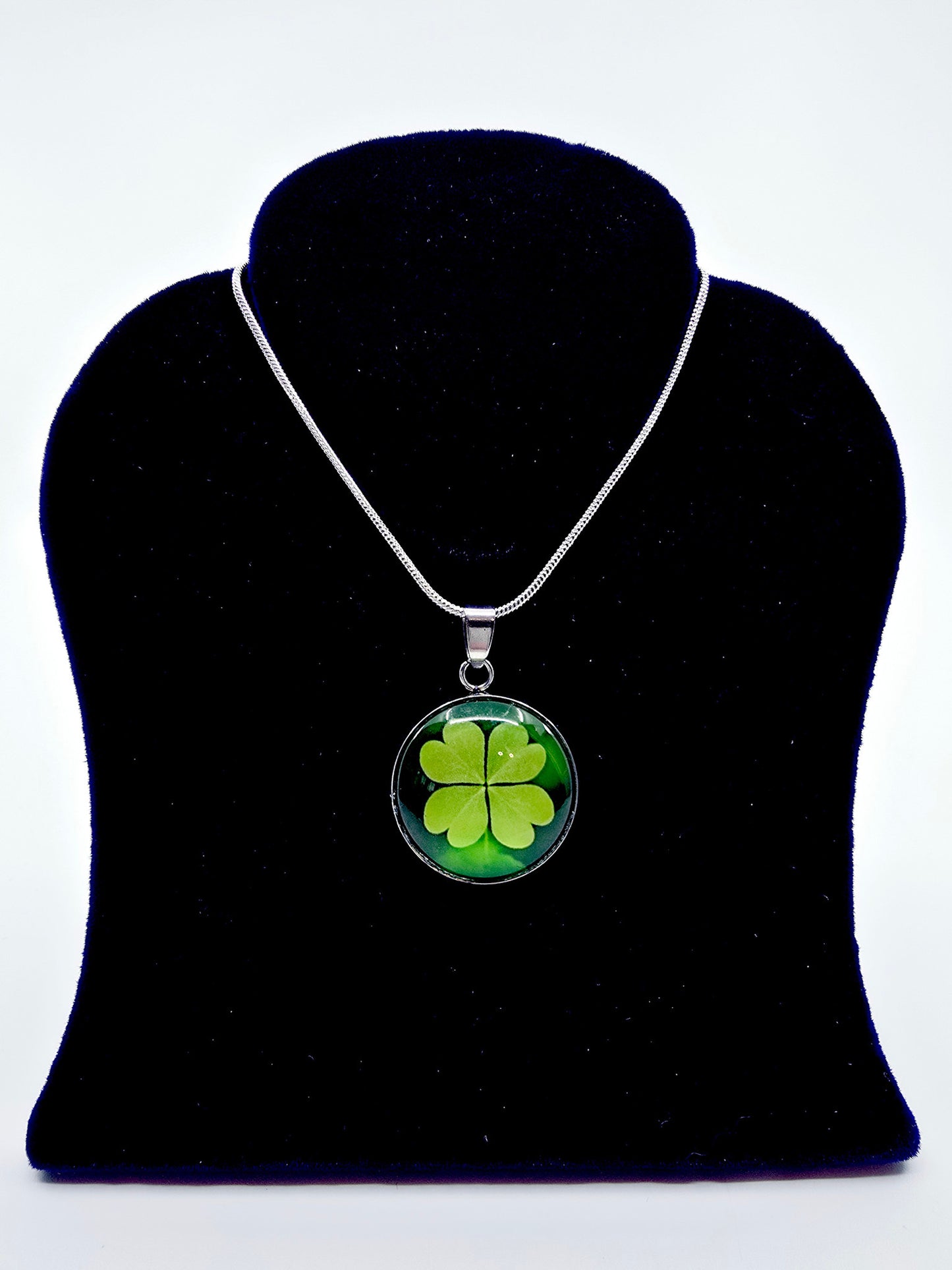 Collier cabochon - Trèfle à quatre feuilles