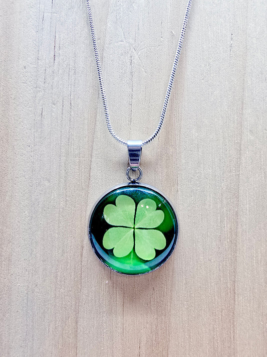 Collier cabochon - Trèfle à quatre feuilles