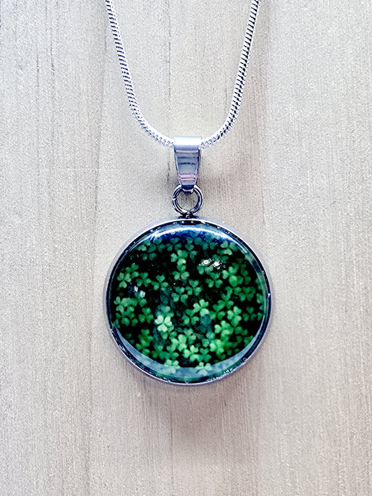 Collier cabochon - Trèfles enchantés