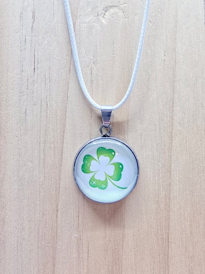 Collier cabochon - Trèfle en harmonie