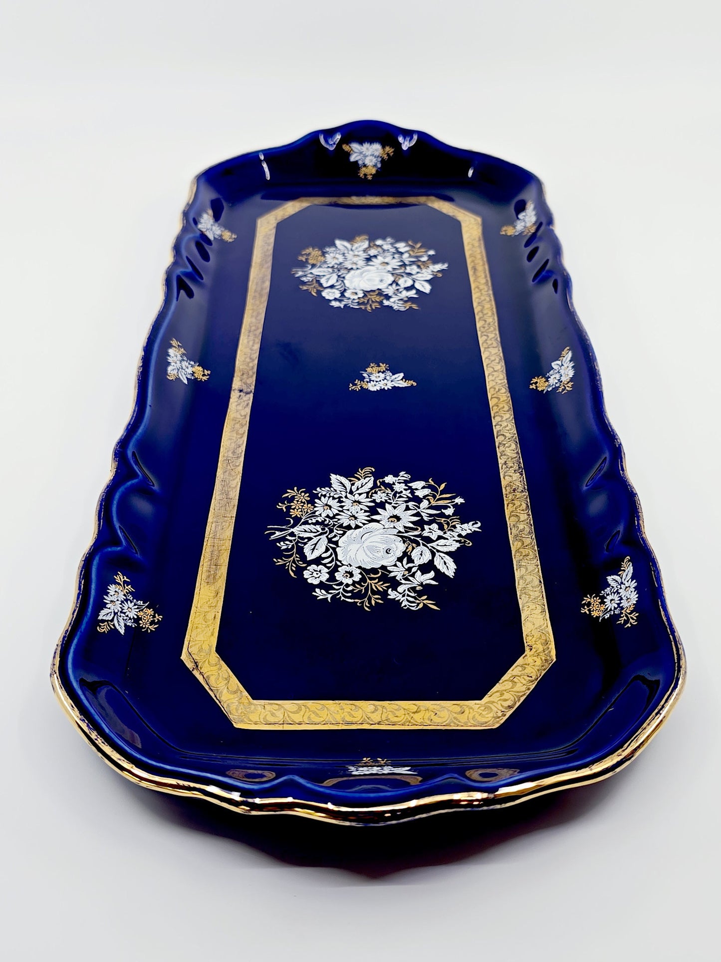Plat à cake en porcelaine de France