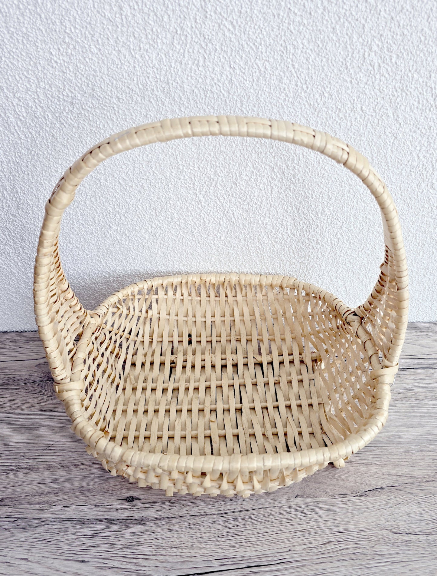 Panier en osier tressé