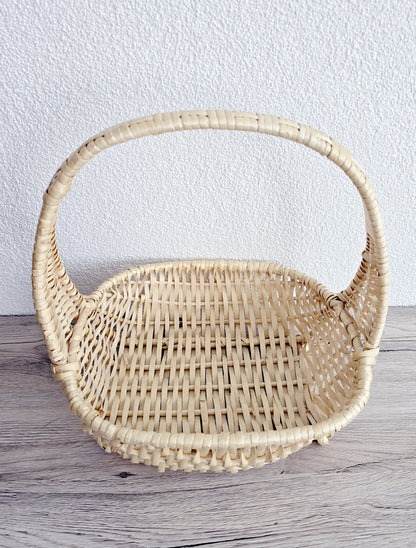 Panier en osier tressé