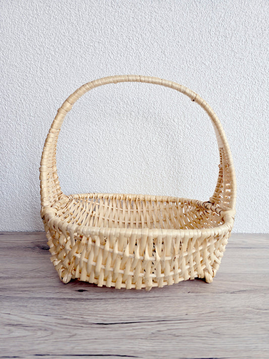 Panier en osier tressé