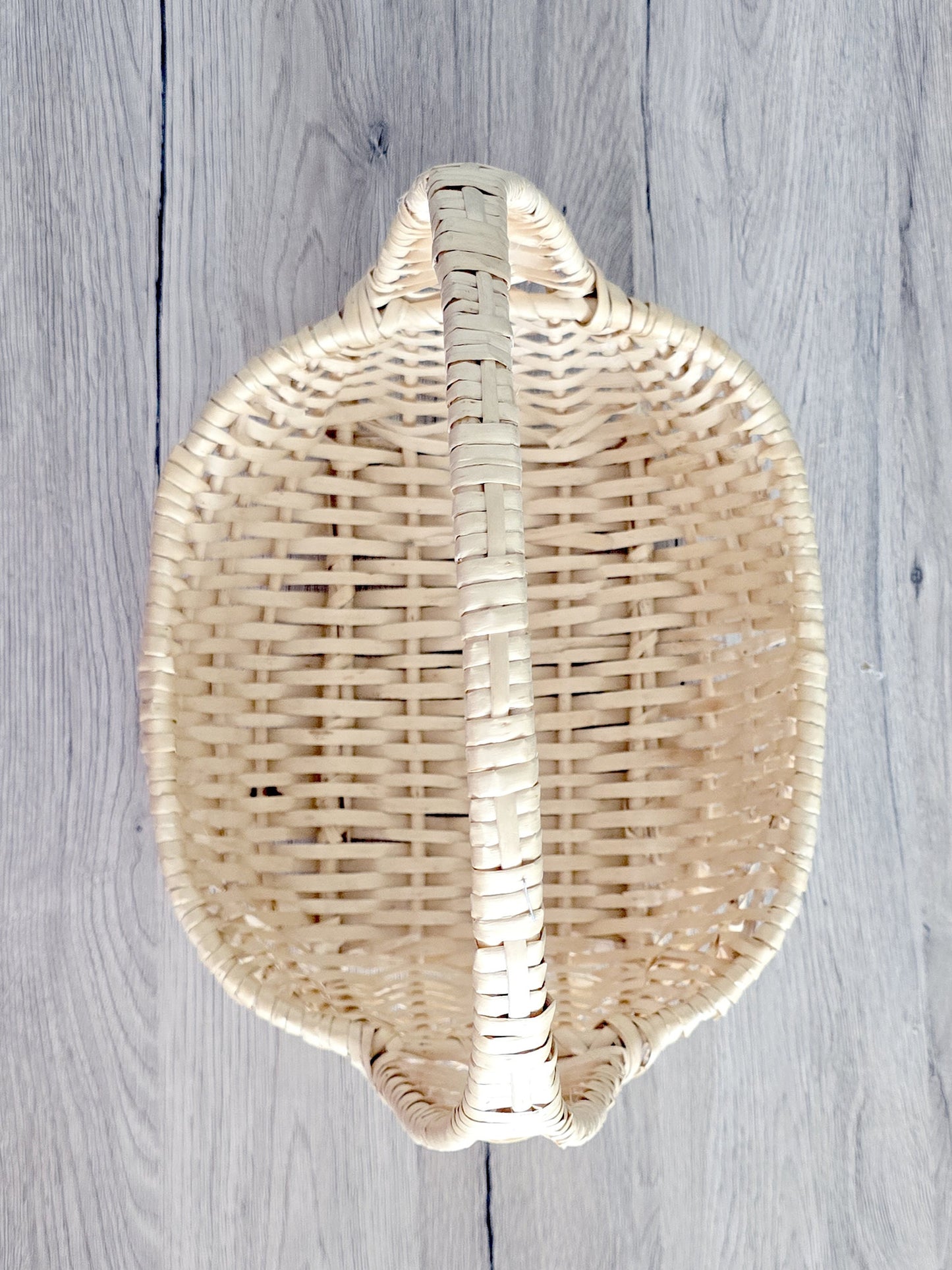 Panier en osier tressé