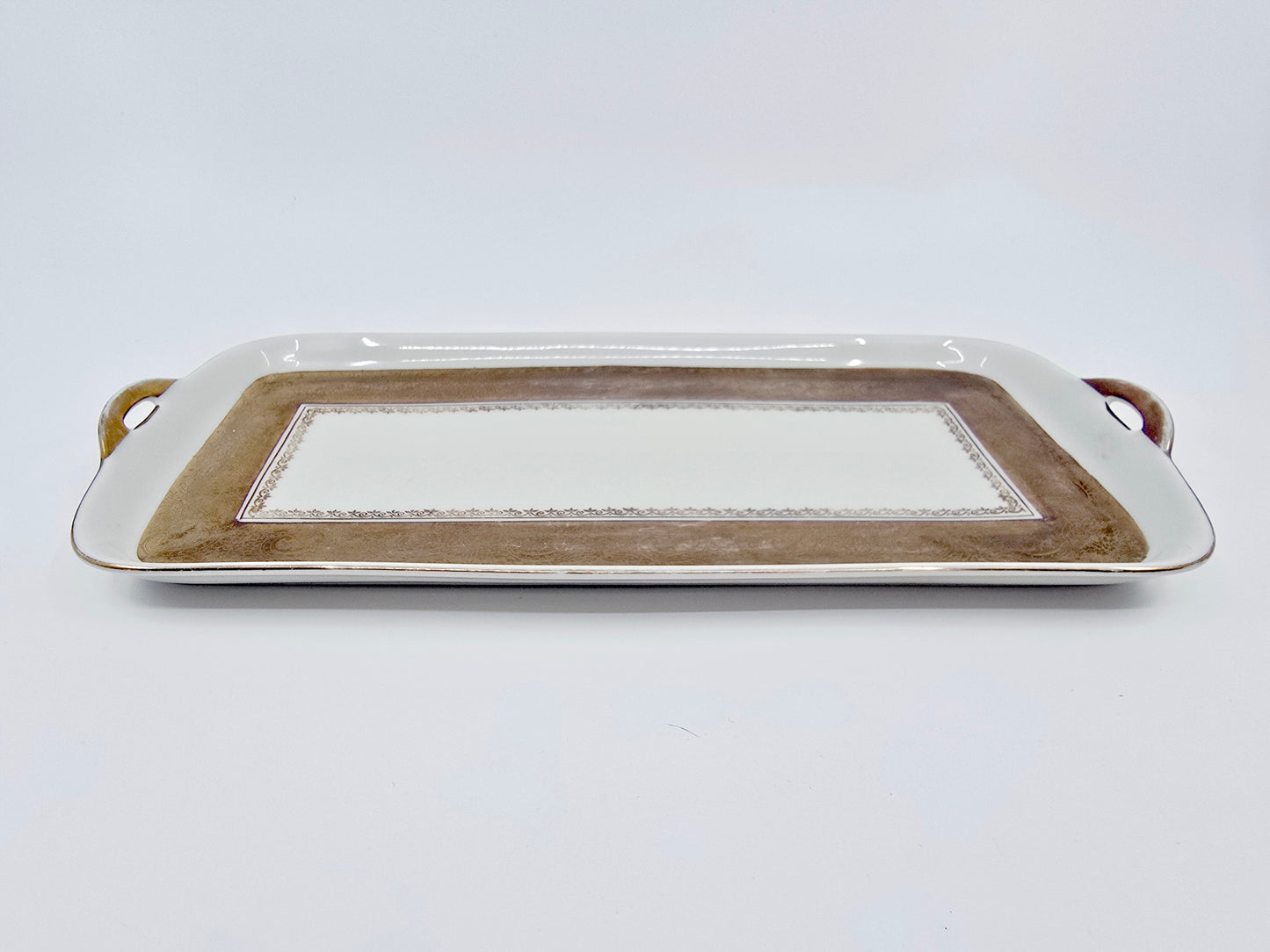 Plat à cake ancien en porcelaine