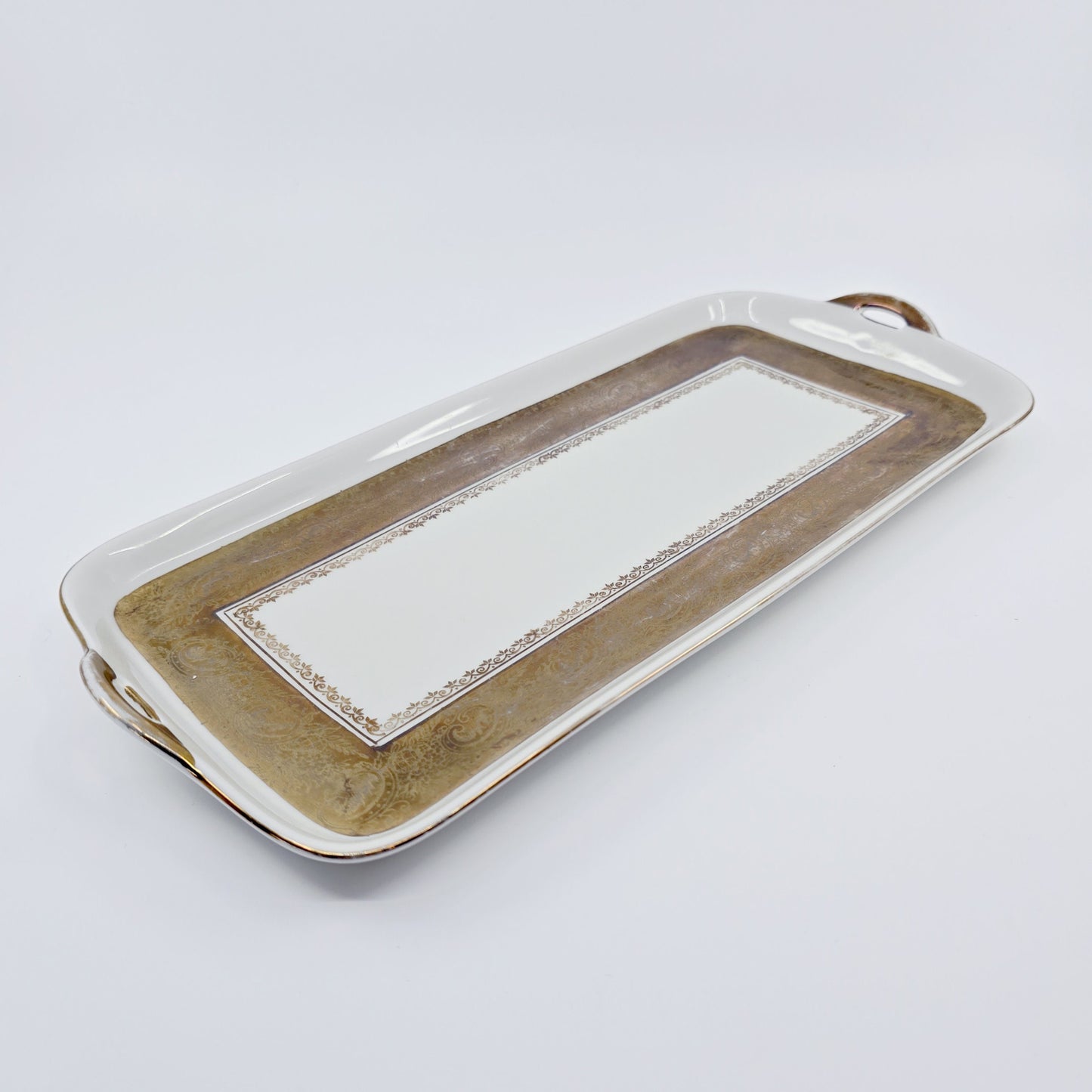 Plat à cake ancien en porcelaine