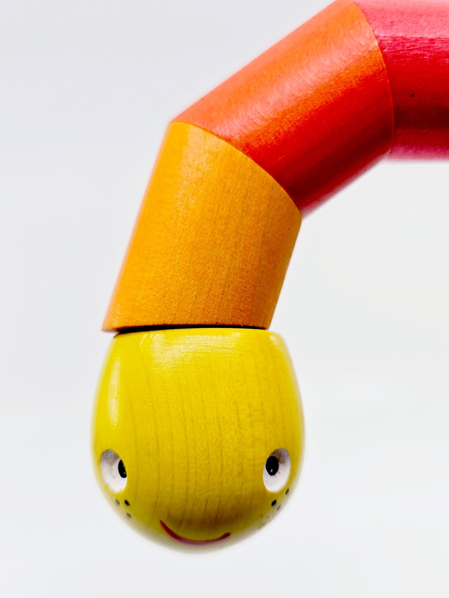 Chenille articulée en bois