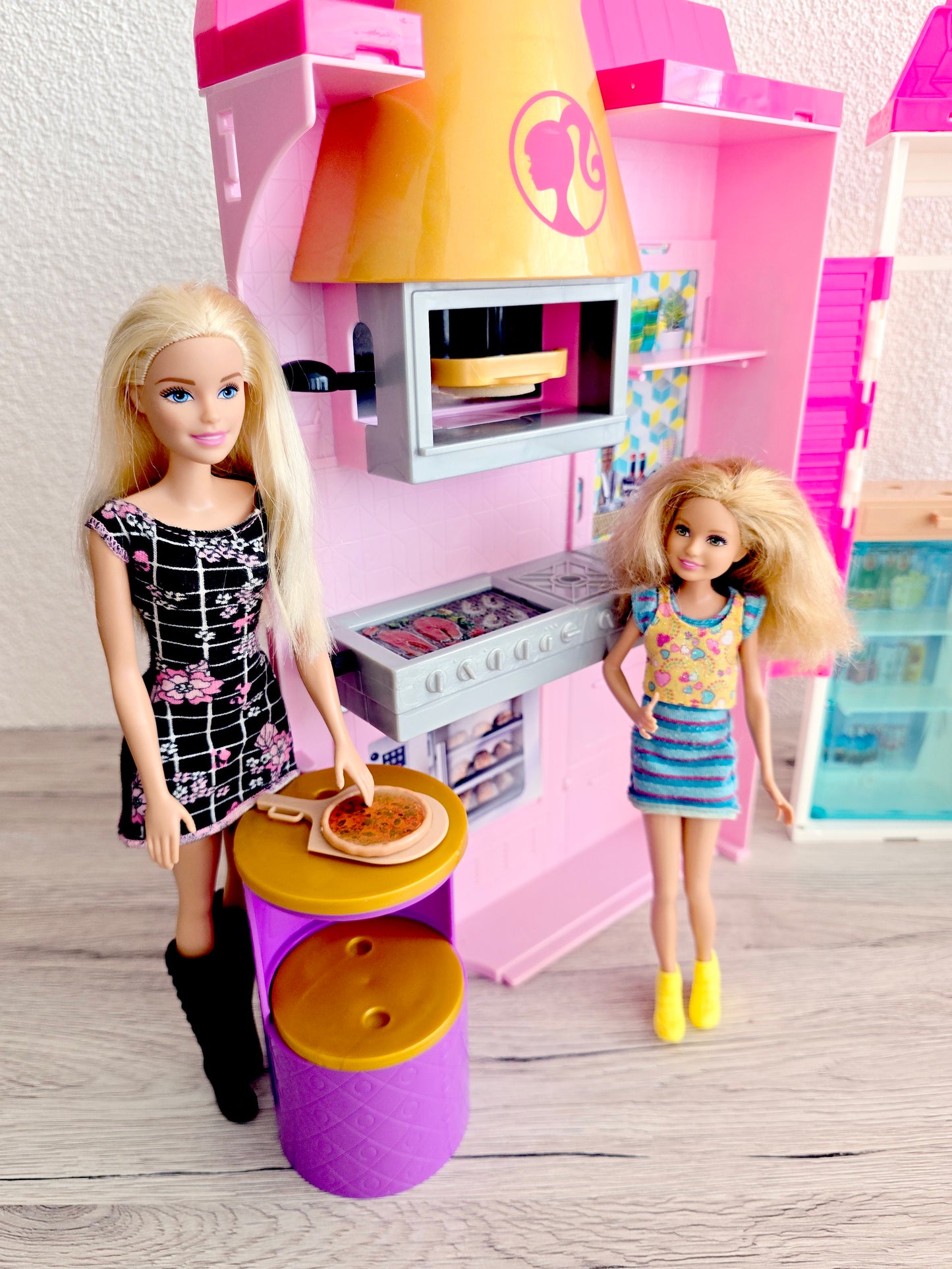 Maison de Barbie pliable (avec 2 poupées Barbie)